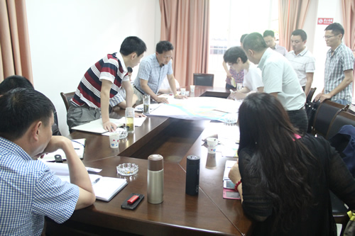 相關(guān)領(lǐng)導(dǎo)對(duì)崇禮新城投資方案和投資計(jì)劃進(jìn)行了討論(圖1) 相關(guān)領(lǐng)導(dǎo)對(duì)崇禮新城投資方案和投資計(jì)劃進(jìn)行了討論(圖1)