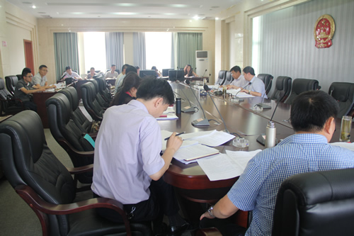 政府領(lǐng)導(dǎo)、企業(yè)代表參加了崇禮新城投資合作協(xié)議討論會(huì)(圖2)